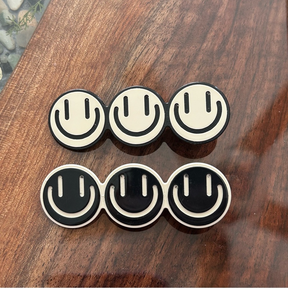 Set of 2 Smiley Black and White Hair Clips